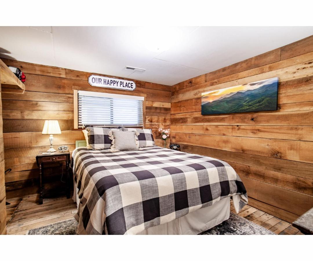 Beary Relaxing Cabin - Rustic With Outdoor Patio Таунсенд Экстерьер фото